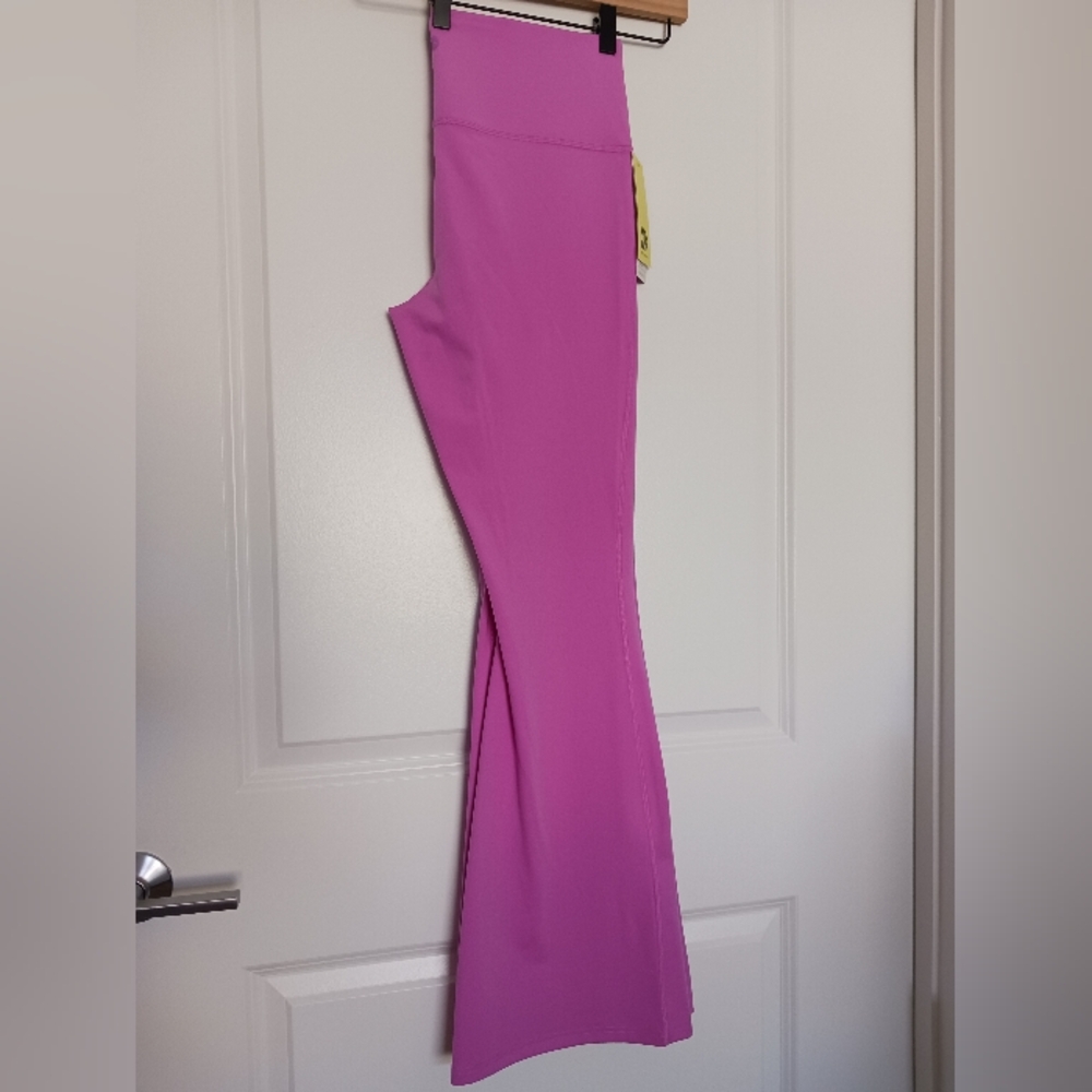 NWT All In Motion - Ultra High-Rise Flare Leggings - Picture 3 of 9